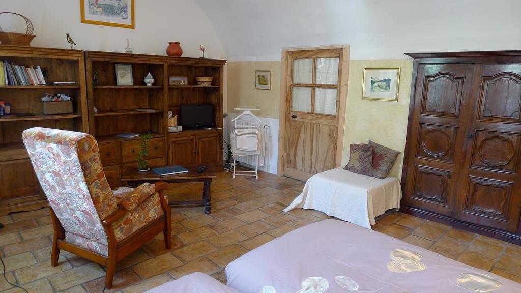 Gîtes la Tarente Montfrin Habitación foto