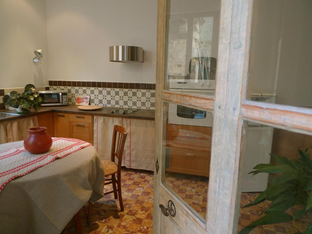 Gîtes la Tarente Montfrin Habitación foto